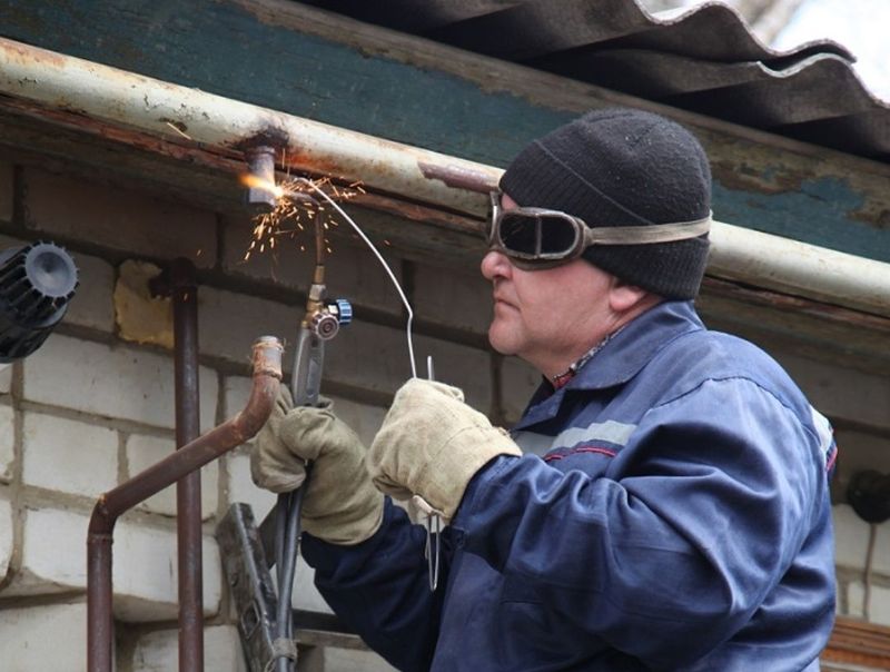 Сантехник сварщик. Установка счётчика газа. Газопровод. Отопление