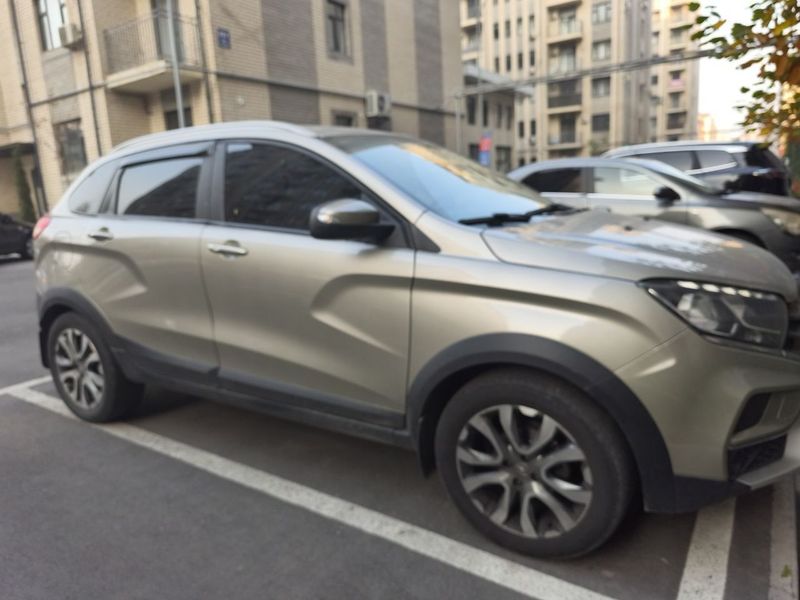 Срочно! Продажа Lada X Ray Cross 10.500 y.e Срочно! Продажа Lada X Ray Cross 10.500 y.e