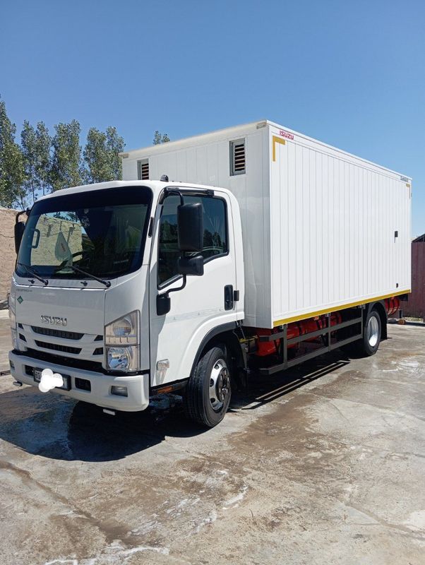 Isuzu senji salarkalik gaz qoʻyilgan