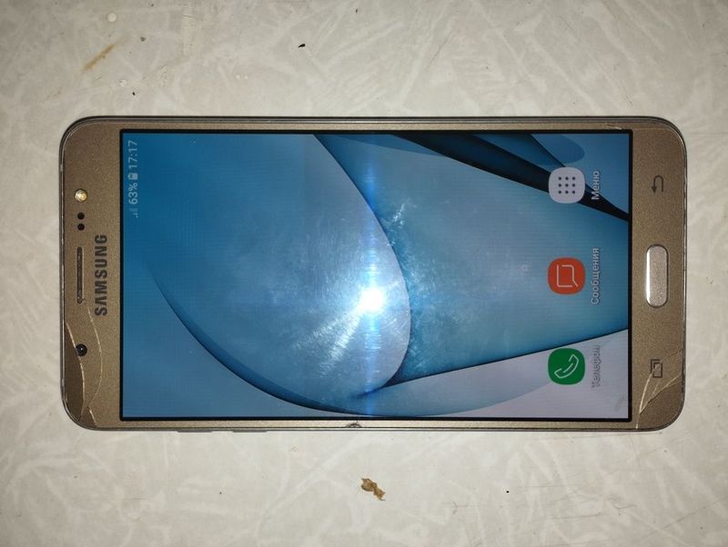 Продаётся телефон Samsung J7