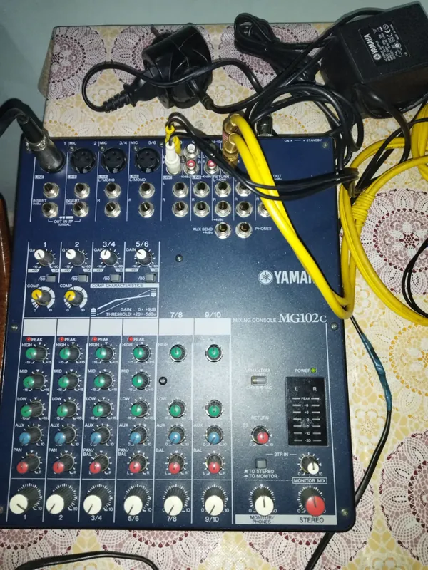 Пульт Yamaha микшер