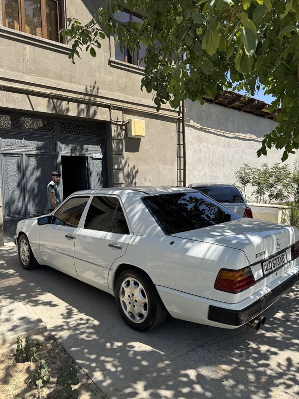 W 124 mersdes sotilad yil 1986 W 124 mersdes sotilad yil 1986