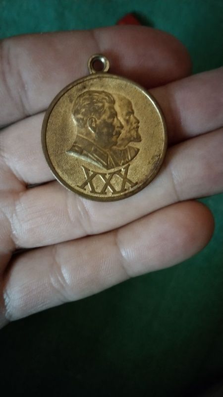 Медали две штуки. Медали две штуки.