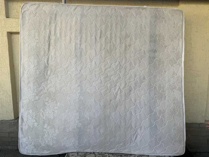 Срочно Продам б/у матрас двухспальный