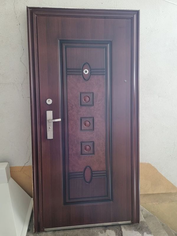 Продается входная дверь б/у Продается входная дверь б/у