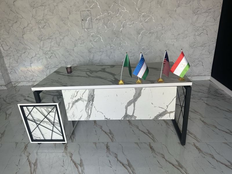 Директорский стол в лофт стиле Директорский стол в лофт стиле