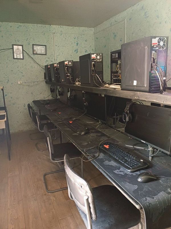 Tayor biznes sotladi pul zarul kompyuter 11 ta bor Tayor biznes sotladi pul zarul kompyuter 11 ta bor