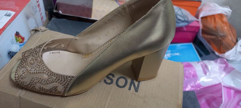 Tufli Sotiladi holati zòr 2 marta kiyilgan