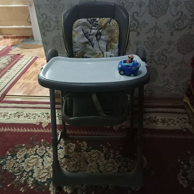 Bolalarni ovqatlantiradigan stulchik