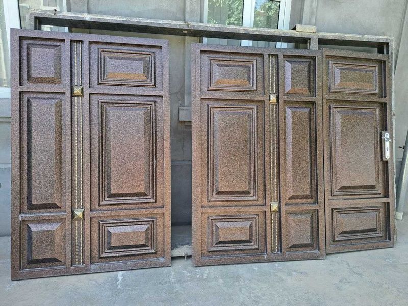 Продается металлические ворота с калиткой разм. 2м х 3,5 м Продается металлические ворота с калиткой разм. 2м х 3,5 м