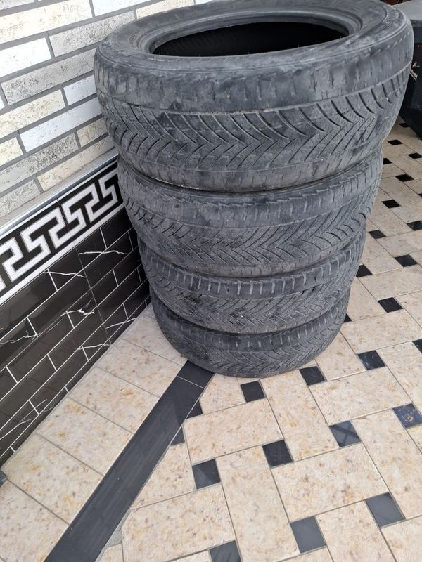Балон 215x60 R16 Tracmax b/y Балон 215x60 R16 Tracmax b/y