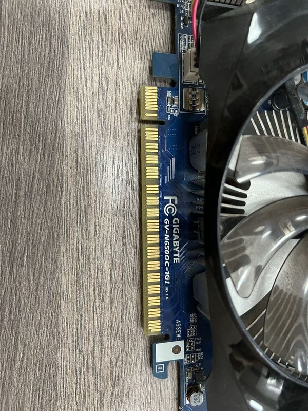 Продается видеокарта Gigabyte GV-N650OC-1GI Продается видеокарта Gigabyte GV-N650OC-1GI