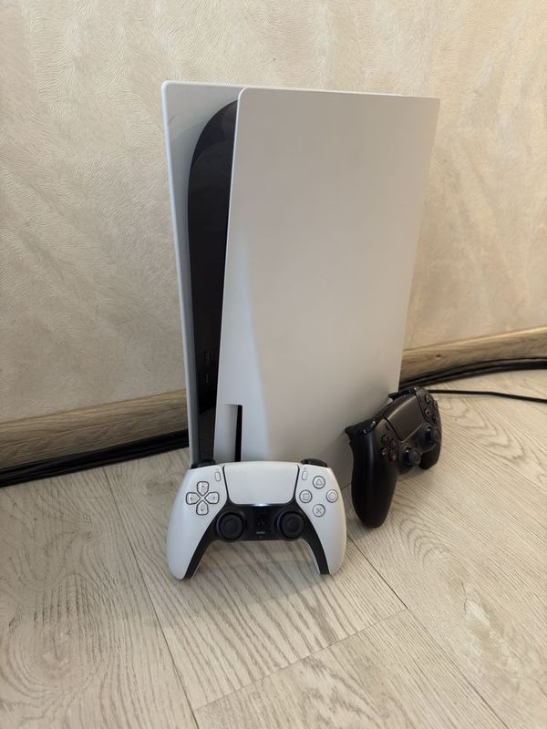 Playstation 5 с диководом и с играми в иедальном состоянии Playstation 5 с диководом и с играми в иедальном состоянии