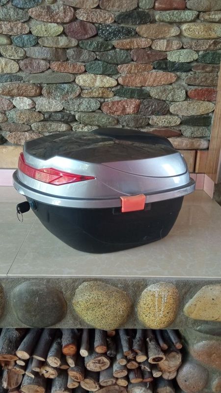 Продам кофру на скутер.