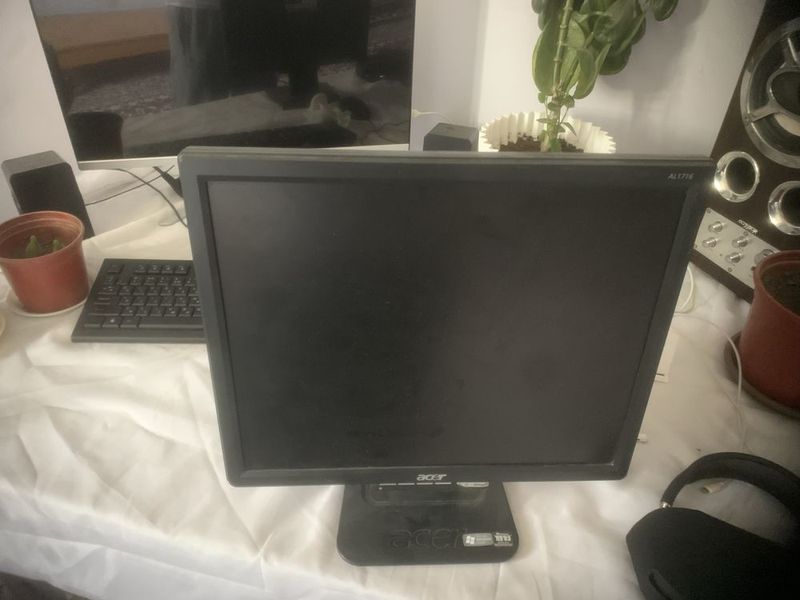 Monitor sotiladi narm