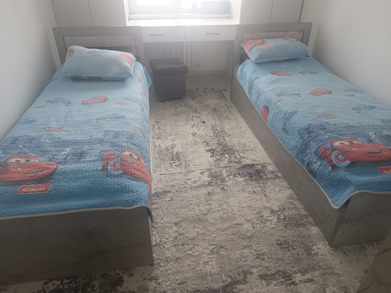 2 ta divan va shkafi sotiladi.Ko'p ishlatilmagan 2 ta divan va shkafi sotiladi.Ko'p ishlatilmagan
