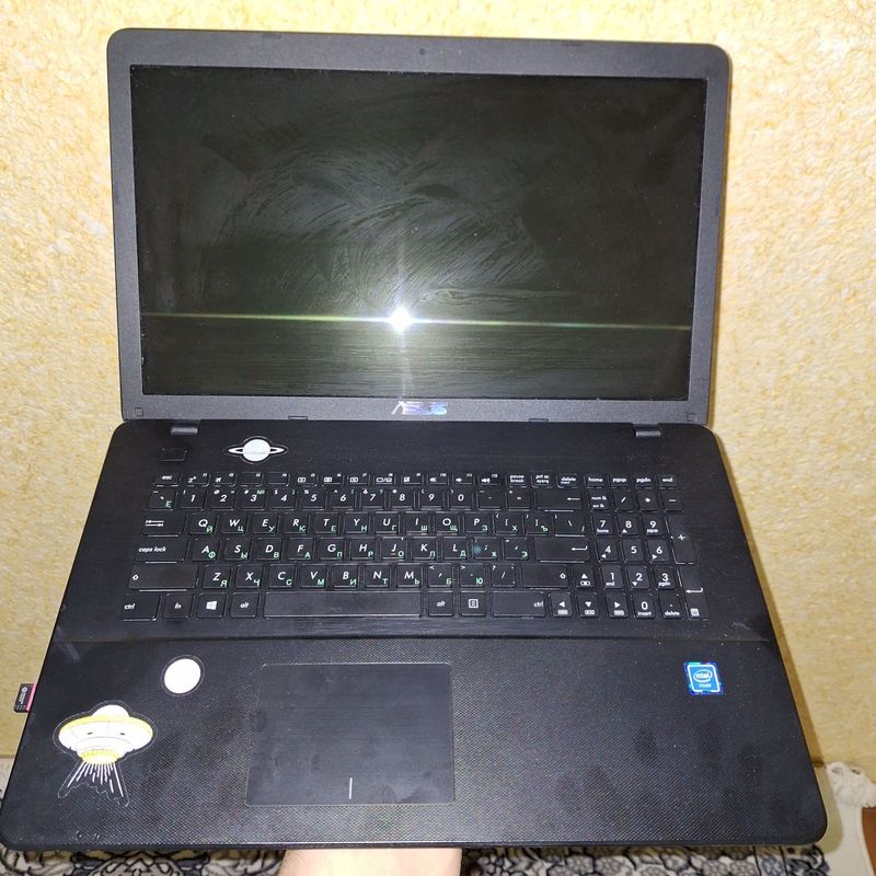 Asus X751S model 17 ekran