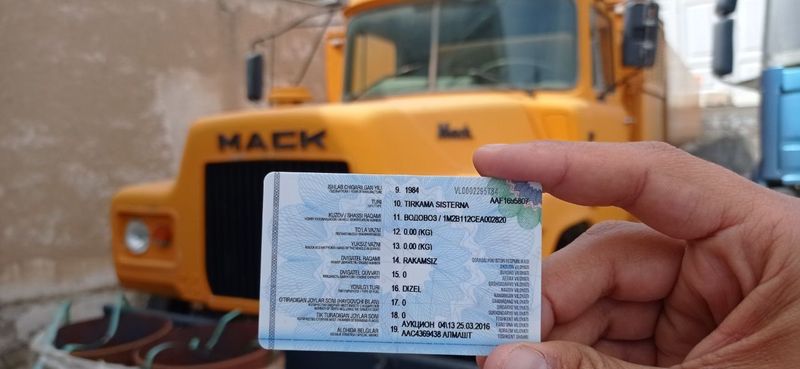 Цыстерно Авто машына MACK DM92C