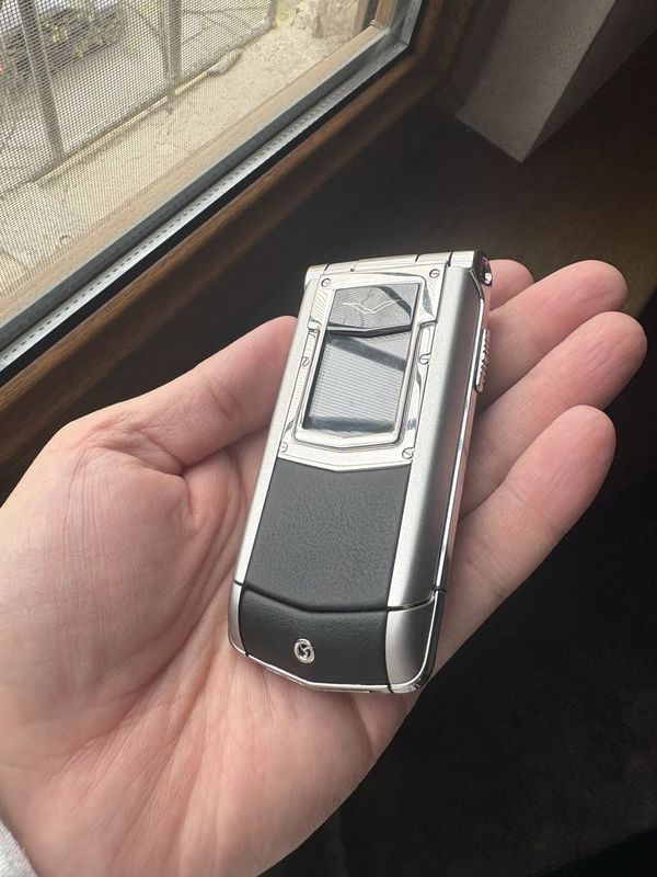 Vertu Ayxta новый абсолютно Vertu Ayxta новый абсолютно