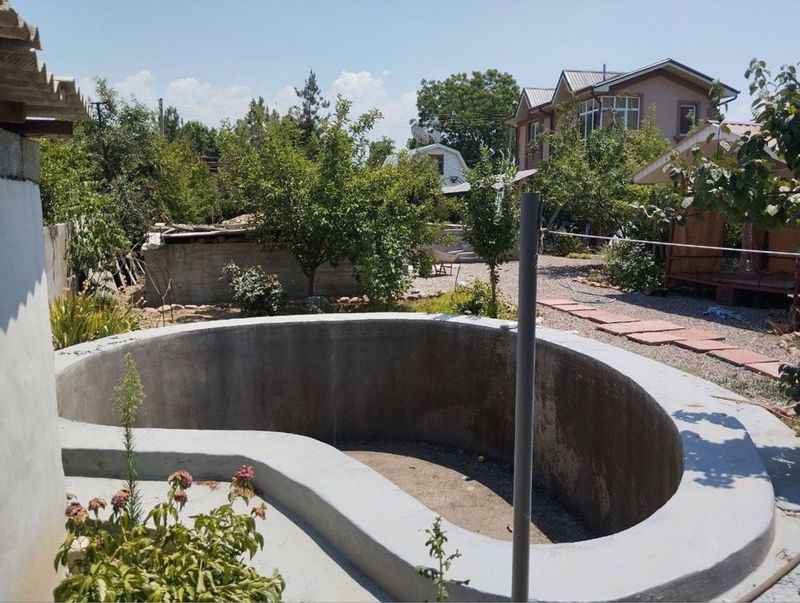Продается дача, Паркент, 6 соток, газ, свет, вода есть
