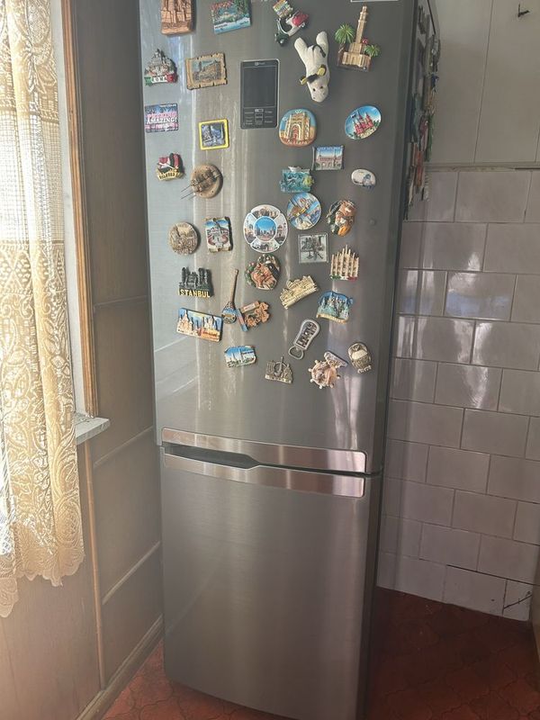 Продается холодильник Samsung RL52VEBIH1 Продается холодильник Samsung RL52VEBIH1