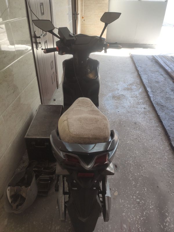 Skuter sotiladi Skuter sotiladi