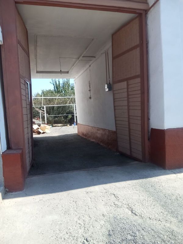 Hovli sotiladi 7 sutix