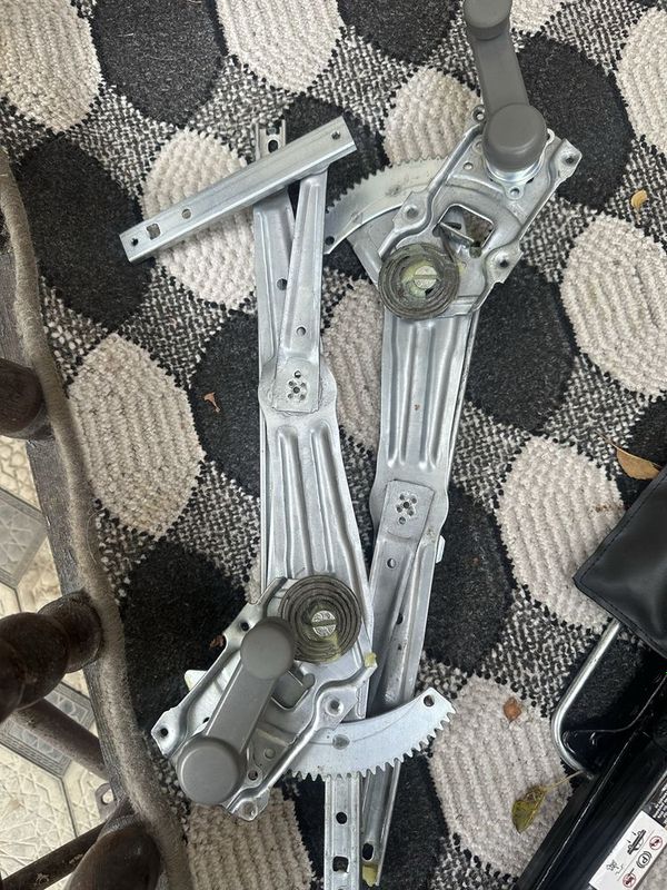 Damas labo uchun oyna kotargich yangi yurmagan moshinadan yechilgan Damas labo uchun oyna kotargich yangi yurmagan moshinadan yechilgan