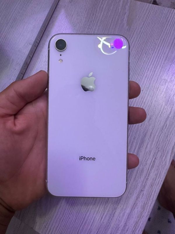 Iphone Xr oq 64 gb xotira 76%yokms radnoy aybi yo Iphone Xr oq 64 gb xotira 76%yokms radnoy aybi yo