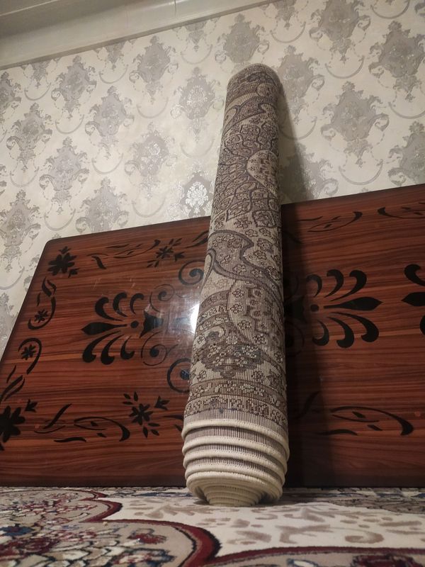 Gilam Sotiladi eni 2 metir uzunlig 6 metir Gilam Sotiladi eni 2 metir uzunlig 6 metir