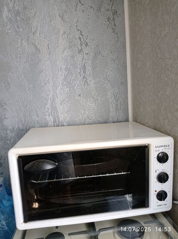 Продам электрическую духовку