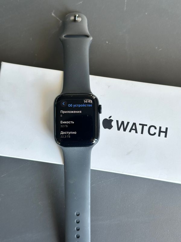 Apple Watch SE (Gen 2) 44 mm Midnight GPS Apple Watch SE (Gen 2) 44 mm Midnight GPS