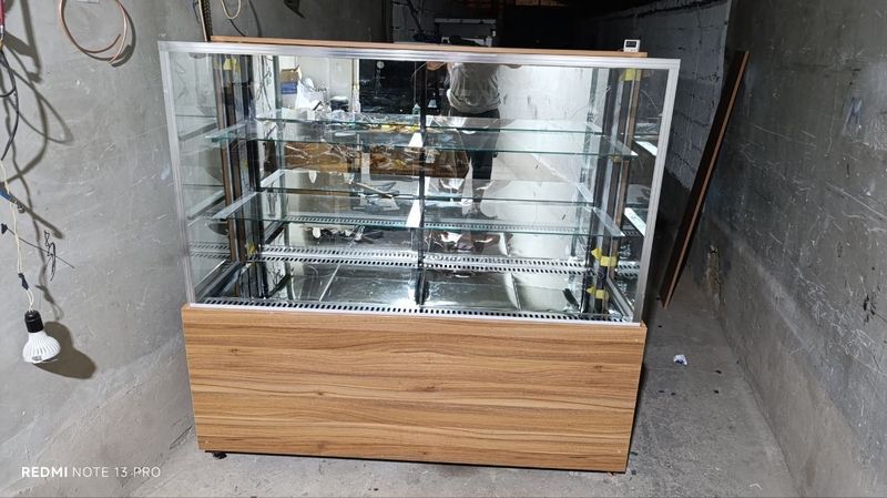 Haladilnik tort va boshqa mahsulotlar uchun