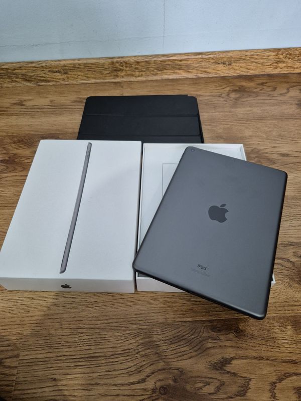 Как новый Apple iPad 9 64GB + Чехол