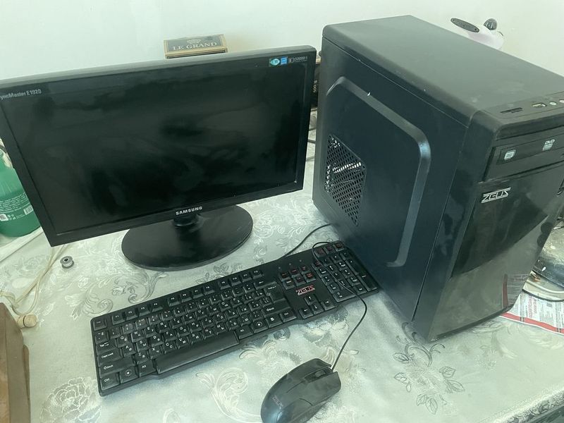 Kompyuter ZEUZ AC 220 Kompyuter ZEUZ AC 220