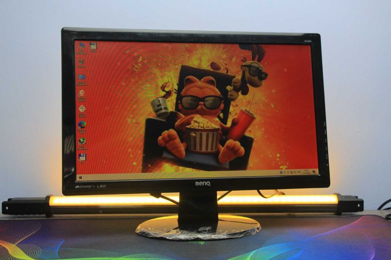 Benq 20 monitor kabellari bilan sotiladi