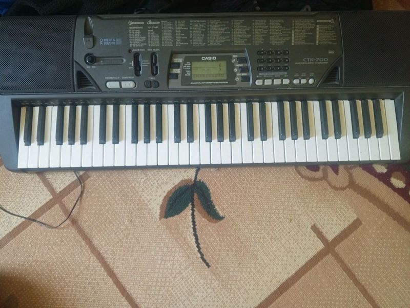 Pianina yangi sotiladi