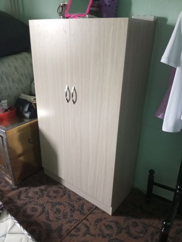 Shu shkaf sotiladi. Xolati yangi oladiganlaga kelishtirib beramiz Shu shkaf sotiladi. Xolati yangi oladiganlaga kelishtirib beramiz