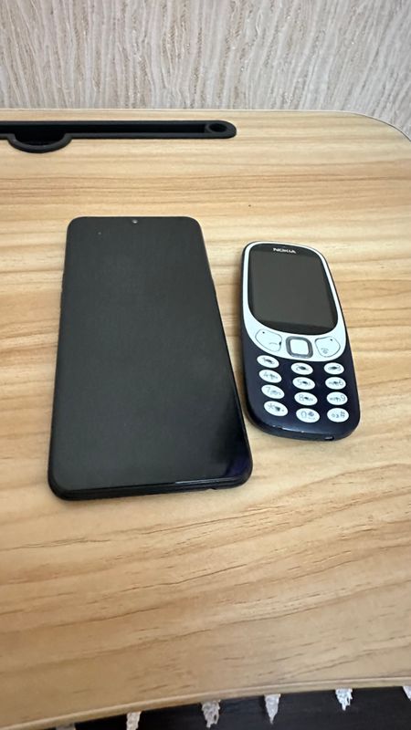 Samsung va Nokia telefonlar sotiladi Samsung va Nokia telefonlar sotiladi
