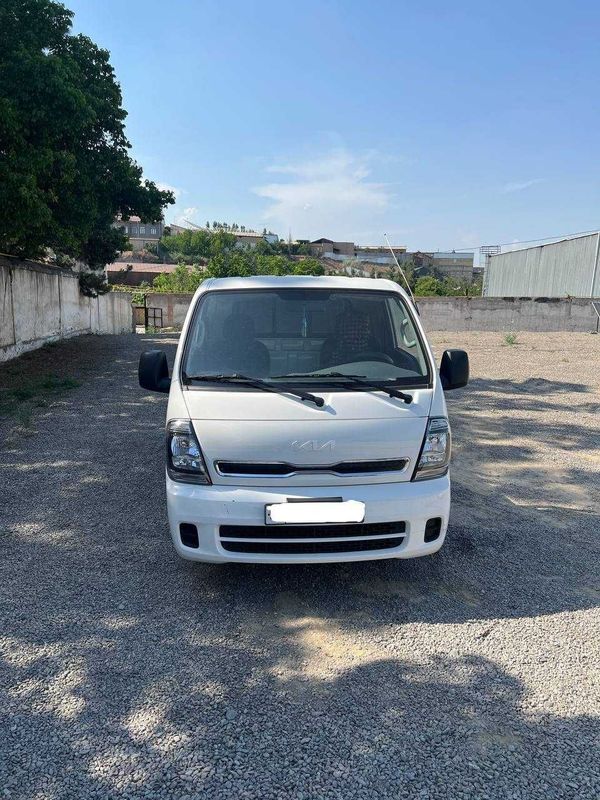 KIA BONGO yuk bortli srochno sotiladi xolati ideal KIA BONGO yuk bortli srochno sotiladi xolati ideal