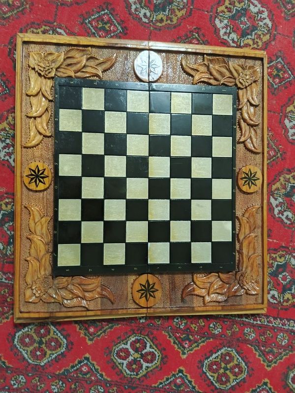 Faqat Shaxmat doskasini ozi Faqat Shaxmat doskasini ozi