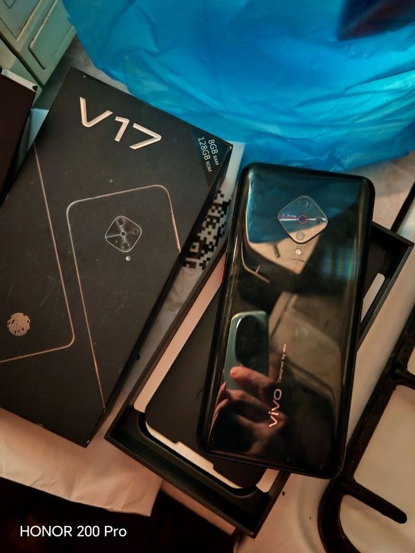Vivo V17 8/128gb официалка