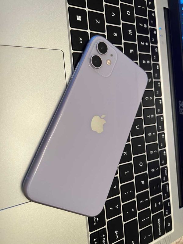 Продам iPhone 11 ГБ