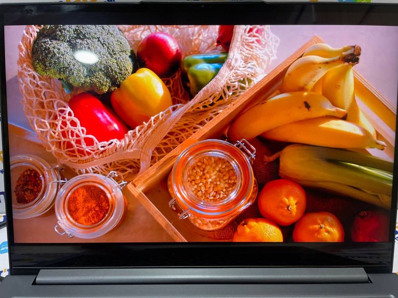 Продается Ноутбук Lenovo YOGA SLIM 7