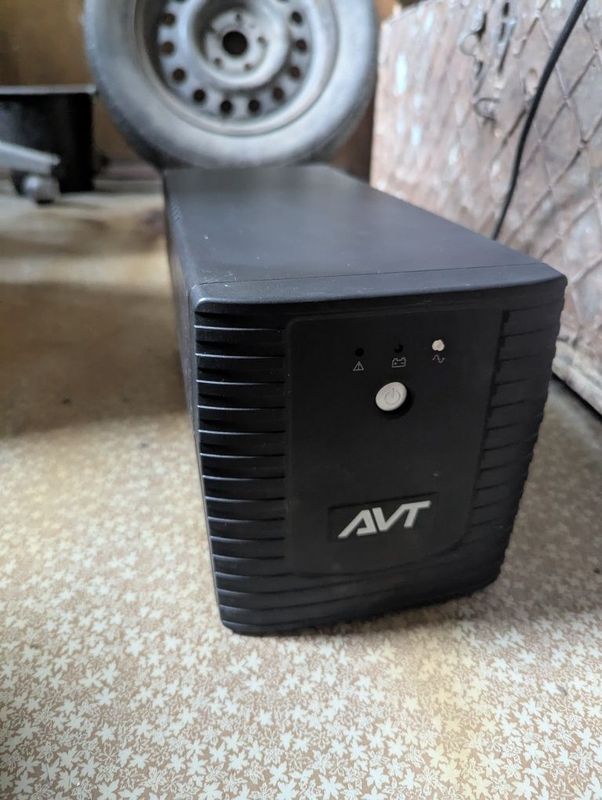 Продам UPS Avtech 800вт Продам UPS Avtech 800вт