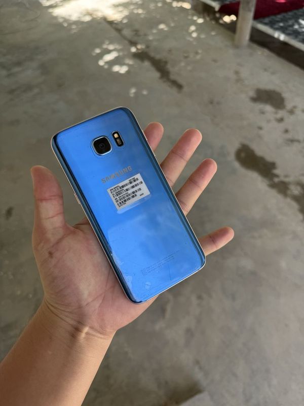 S7 Edge sotiladi S7 Edge sotiladi