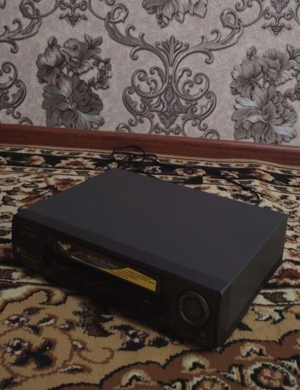 Video magnitafon sotiladi Video magnitafon sotiladi