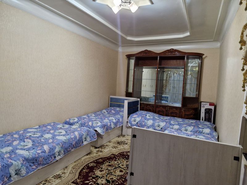Oq toshda oilaviy dam olish uchun mòljallangan hostel uyi. Oq toshda oilaviy dam olish uchun mòljallangan hostel uyi.