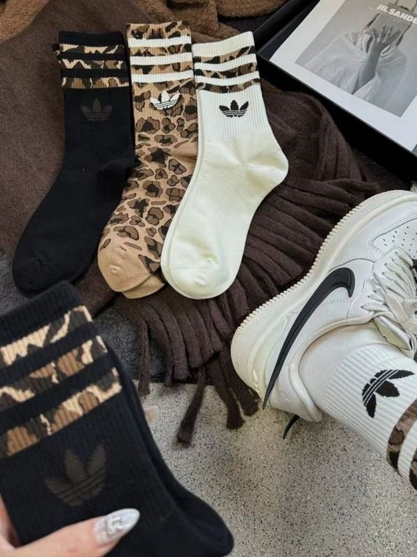 ayollar leopard naqshli uzun paypoqlari