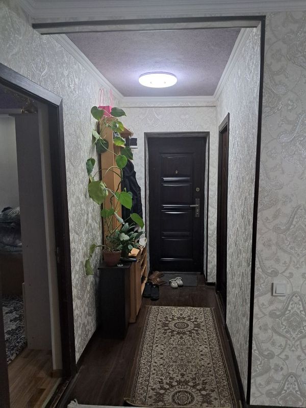 Uy sotiladi radugada karzinkani orqa tarafida 2 dom 3 xonali 3 etajda Uy sotiladi radugada karzinkani orqa tarafida 2 dom 3 xonali 3 etajda
